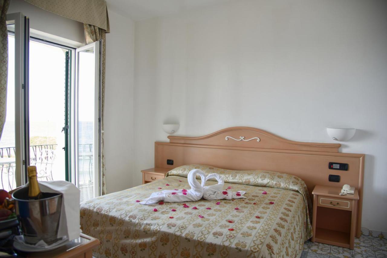 Hotel Imperial 이스키아 외부 사진